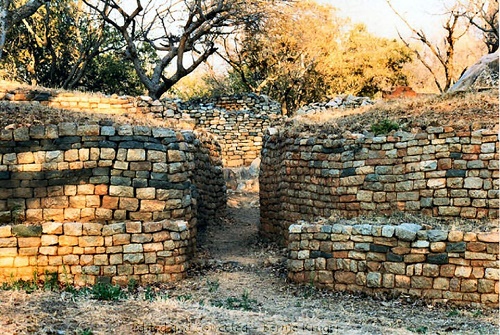 ob_khami_ruins_wall_entrance.JPG