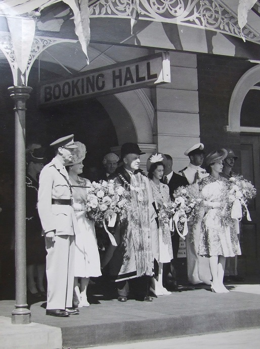 ed_1947_royal_tour_opening_flowers