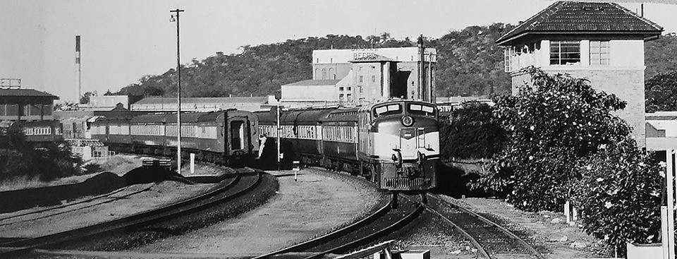oc_rs_salisbury_train_from_bulawayo_1960.JPG