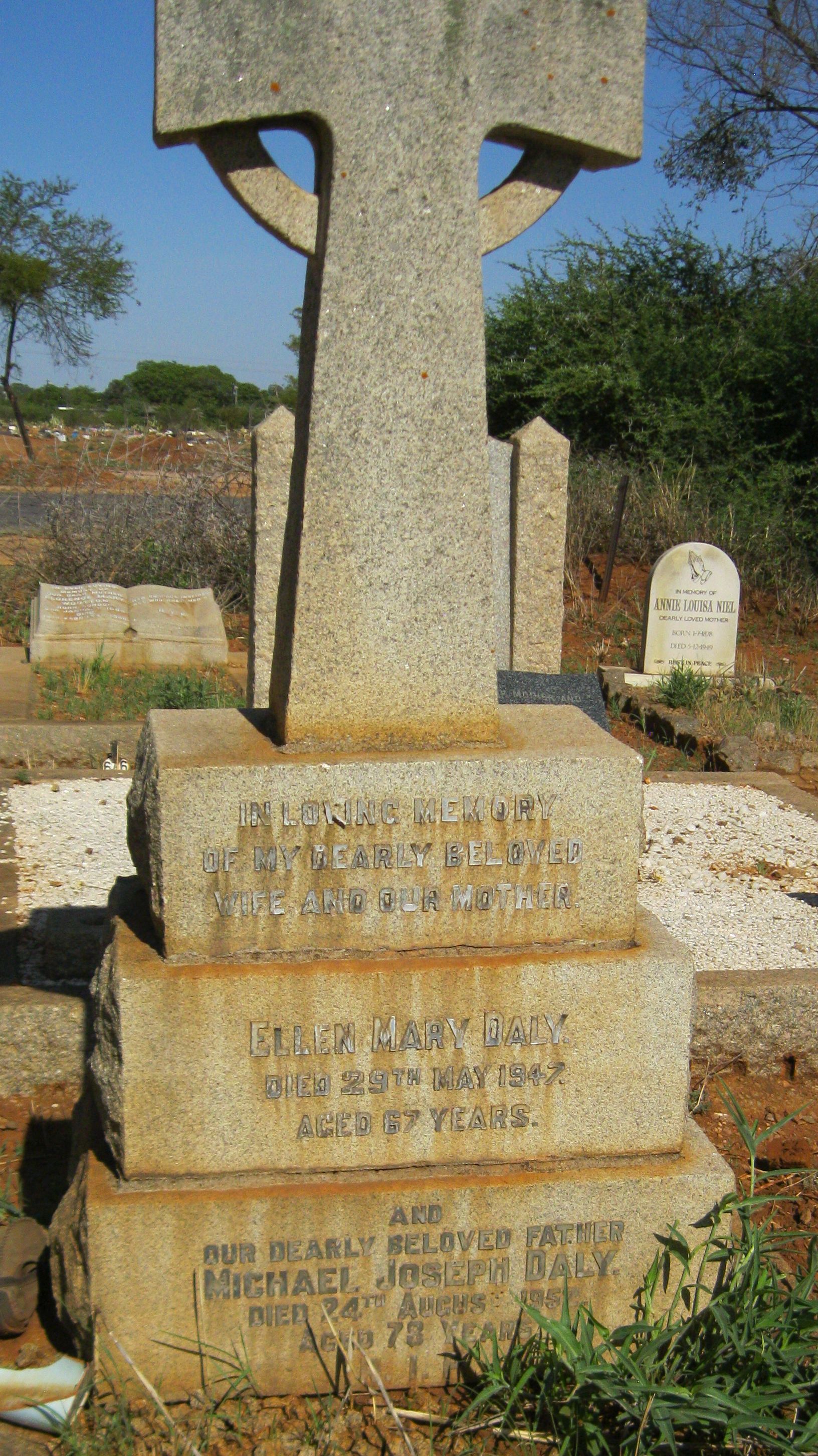 cemeteries_headstone_byo_daly_1947