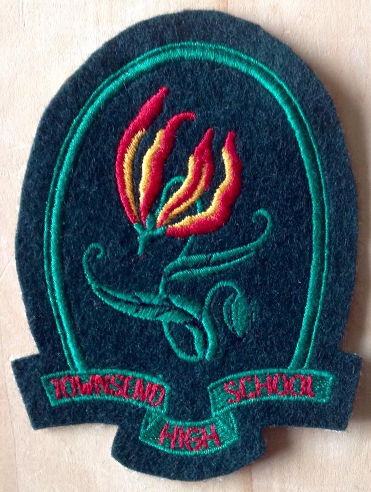 sch_sen_town_badge_red_flame